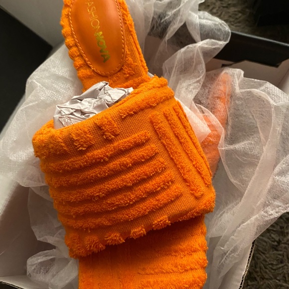 Fashion Nova Orange Ribbed Heels - Picture 1 of 4